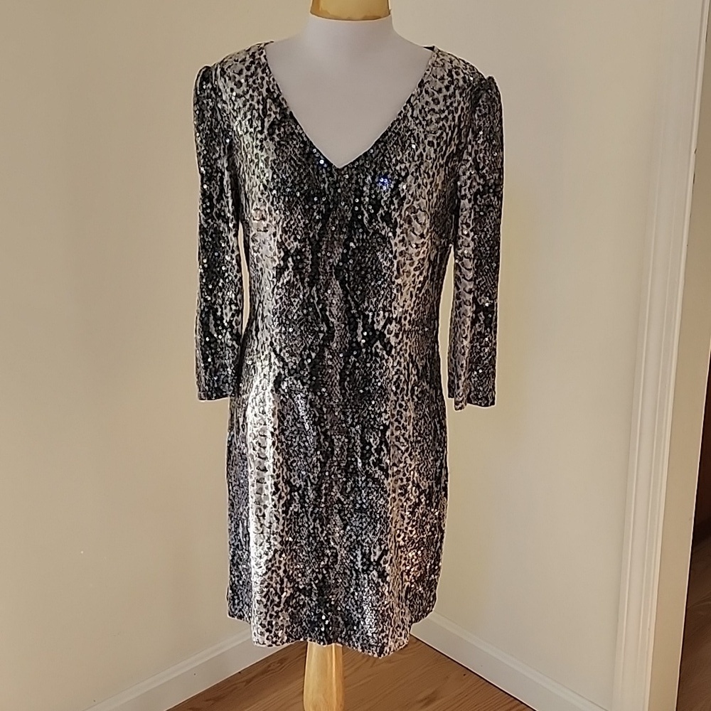 Alberto Makali SZ 14 grey sequined dress with V neck.